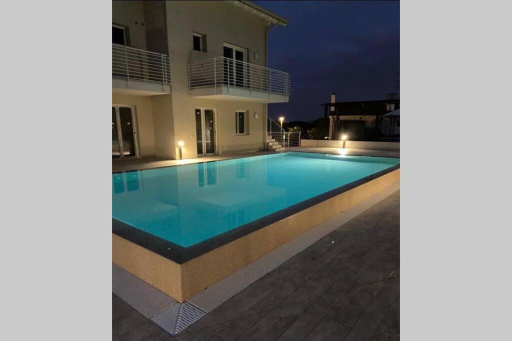 *central Lakeside Apt*swimming Pool & Free Parking Appartamento *