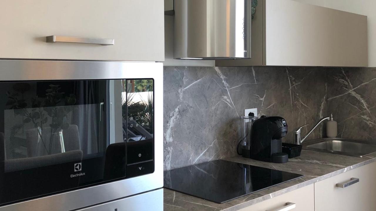 *central Lakeside Apt*swimming Pool & Free Parking Appartamento