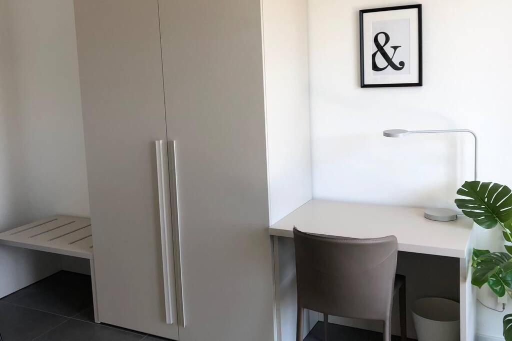 *central Lakeside Apt*swimming Pool & Free Parking * Peschiera del Garda
