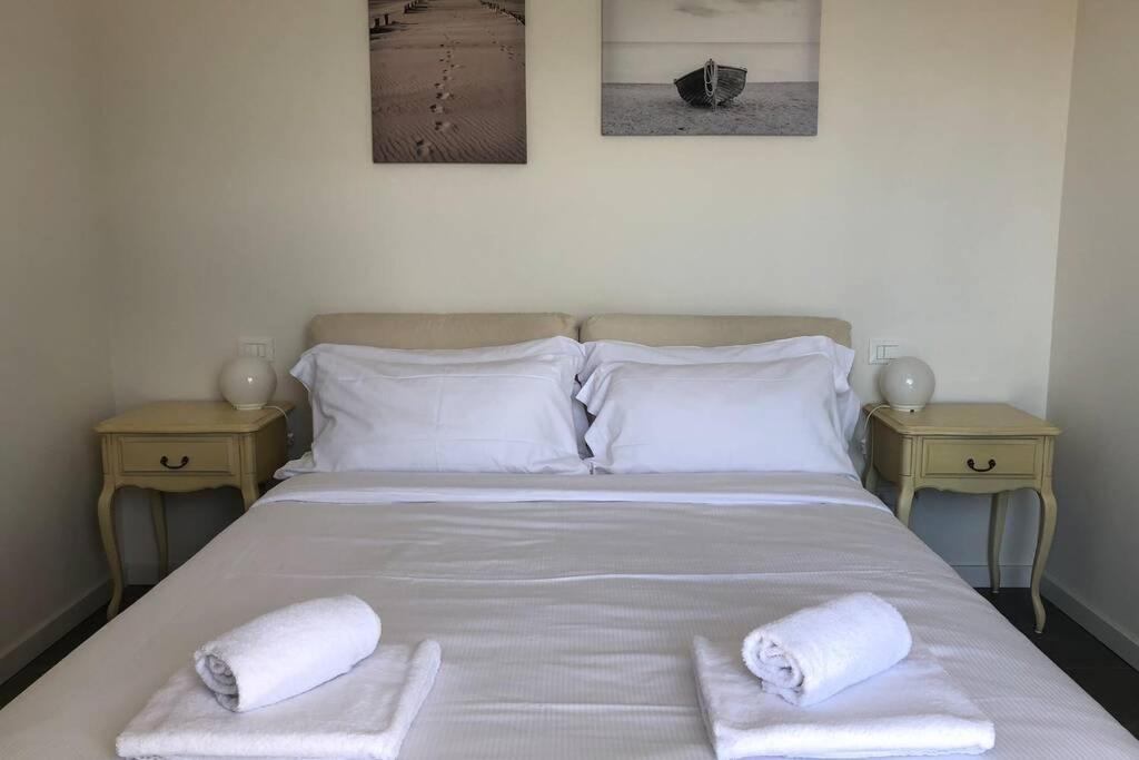 Apartment *central Lakeside Apt*swimming Pool & Free Parking *