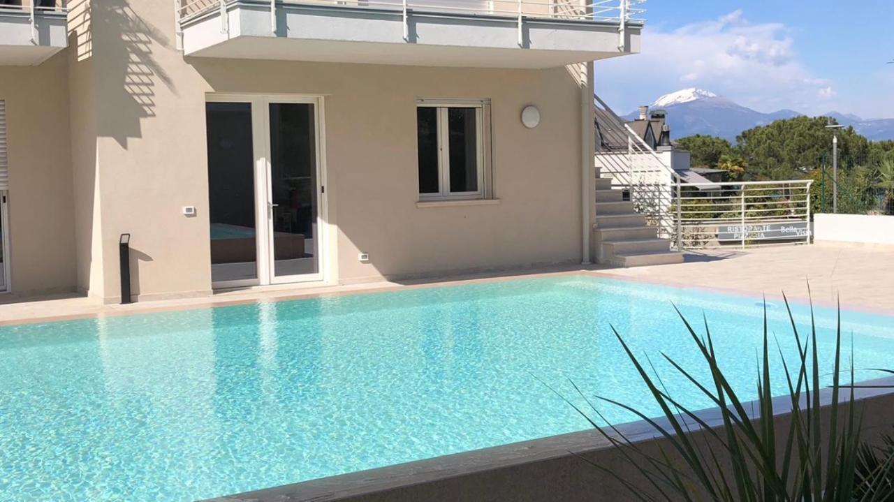Apartment *central Lakeside Apt*swimming Pool & Free Parking *