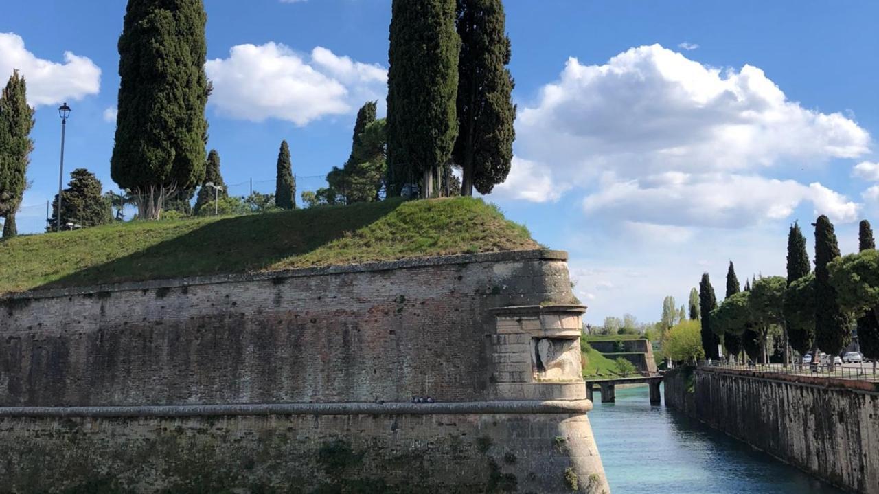 *central Lakeside Apt*swimming Pool & Free Parking Apartment Peschiera del Garda