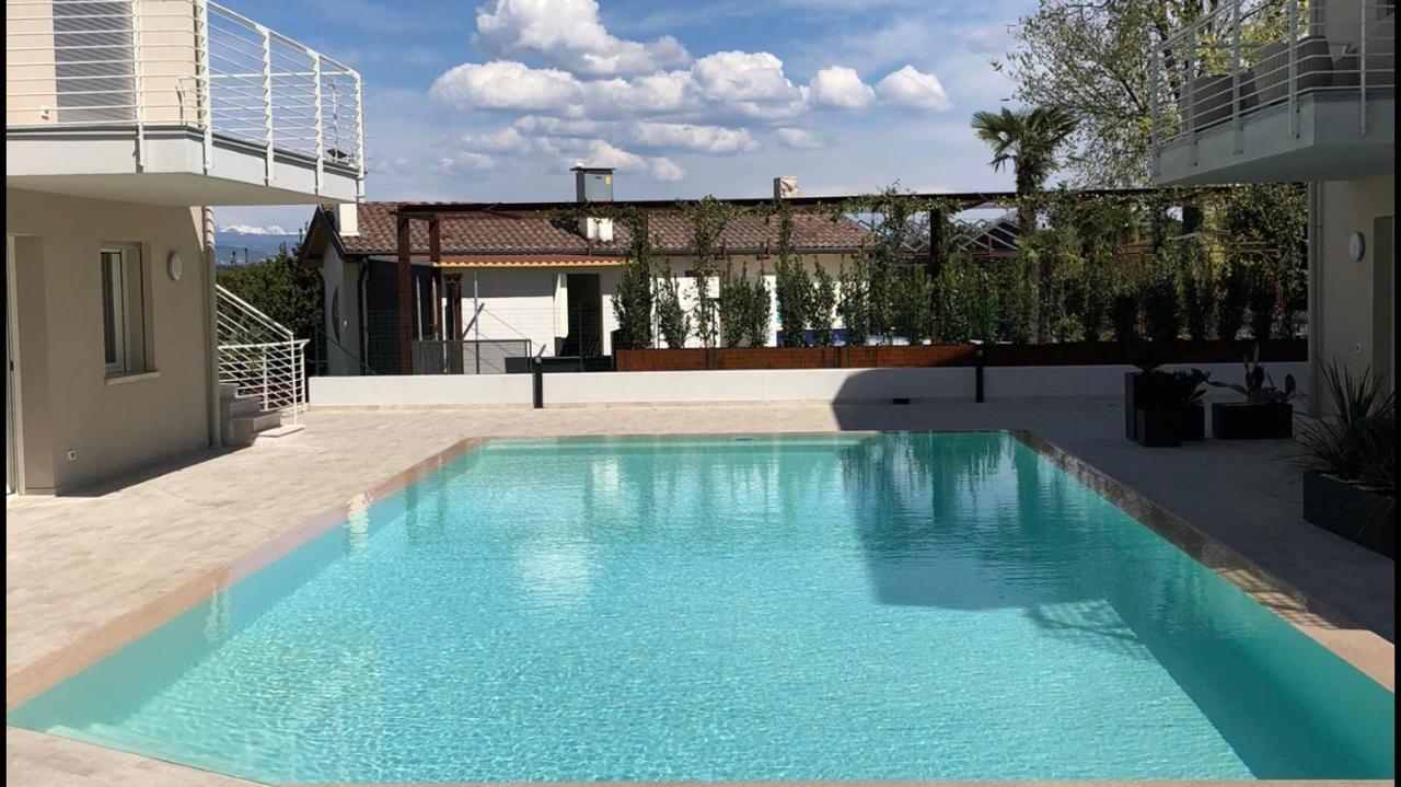 *central Lakeside Apt*swimming Pool & Free Parking Peschiera del Garda
