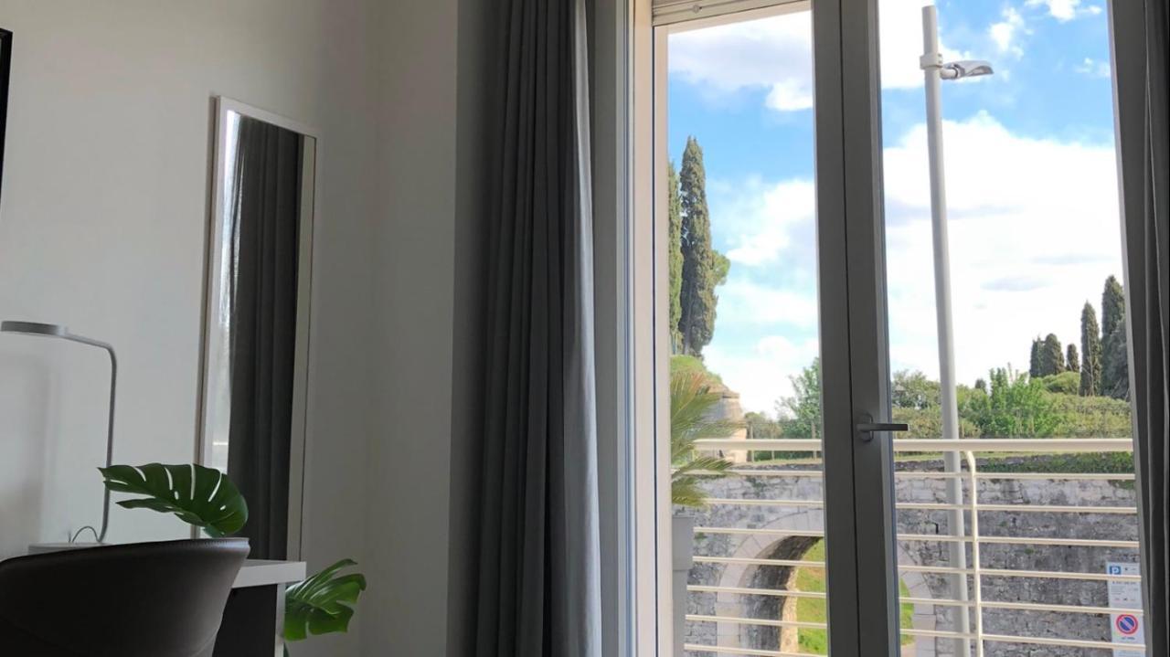 *central Lakeside Apt*swimming Pool & Free Parking Peschiera del Garda
