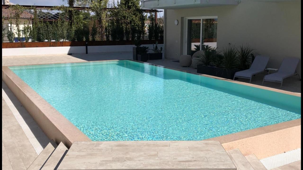 *central Lakeside Apt*swimming Pool & Free Parking Peschiera del Garda