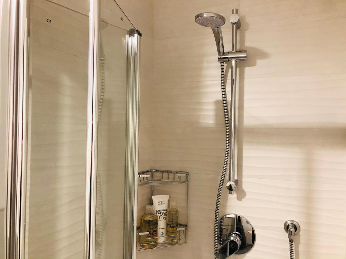 Apartment *central Lakeside Apt*swimming Pool & Free Parking